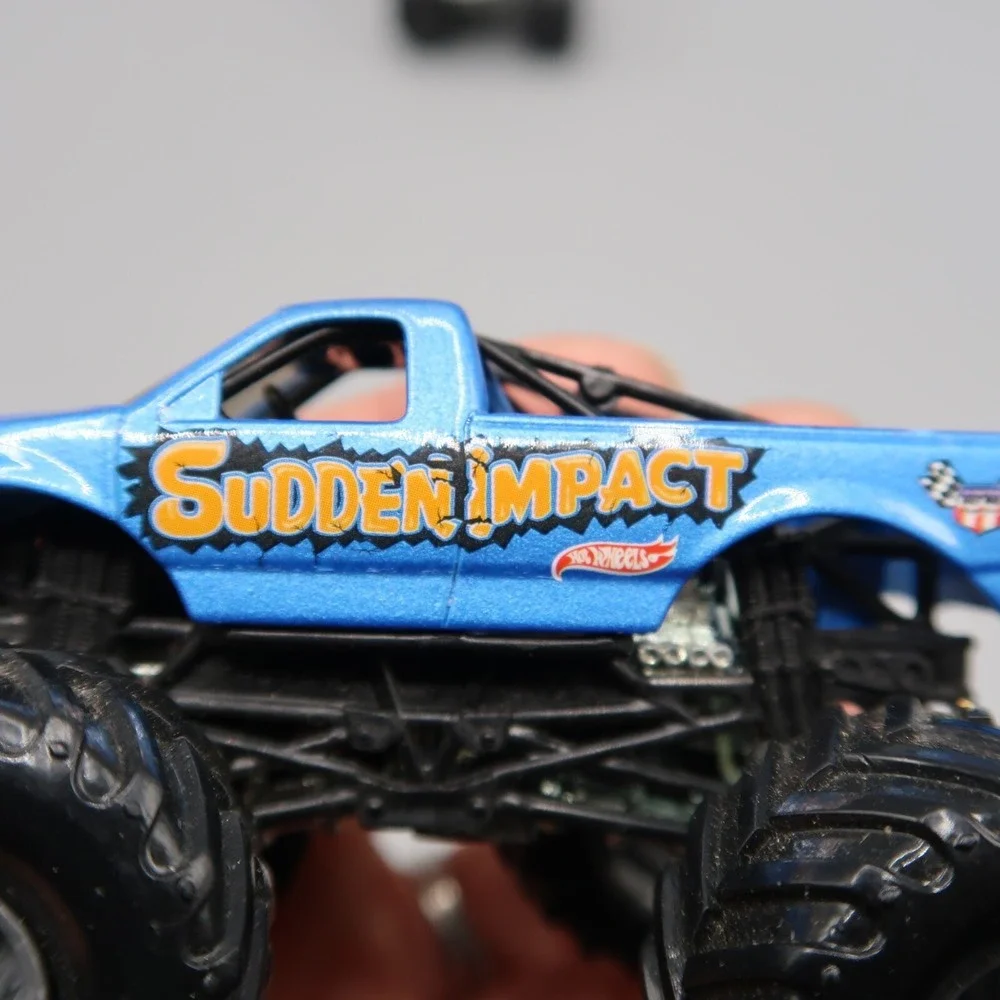 Monster Jam Trucks 1:64 Lot Of 3 Megalodon Chillin Villain Sudden Impact